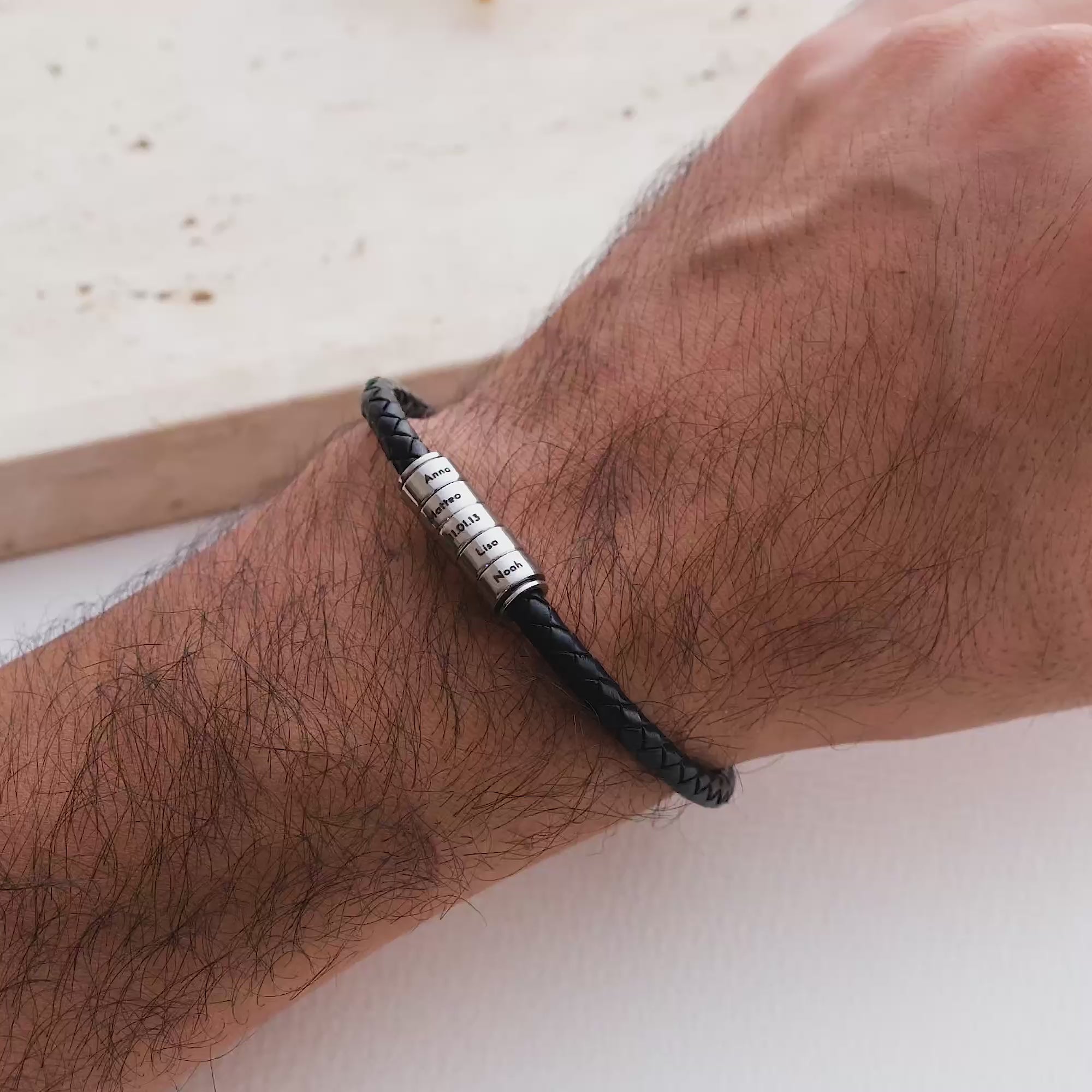 Bracciale a fascia in pelle con fino a 5 incisioni